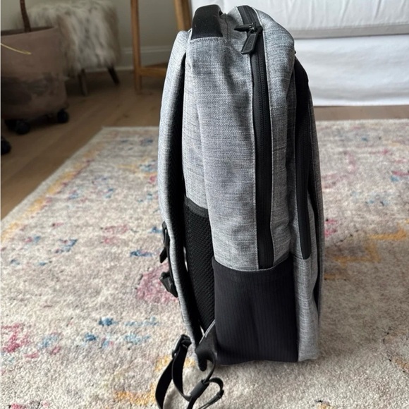 Herschel Kaslo Gray Backpack - Picture 9 of 10